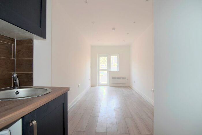 Studio To Rent In Keith Way, Southend On Sea, Essex, SS2