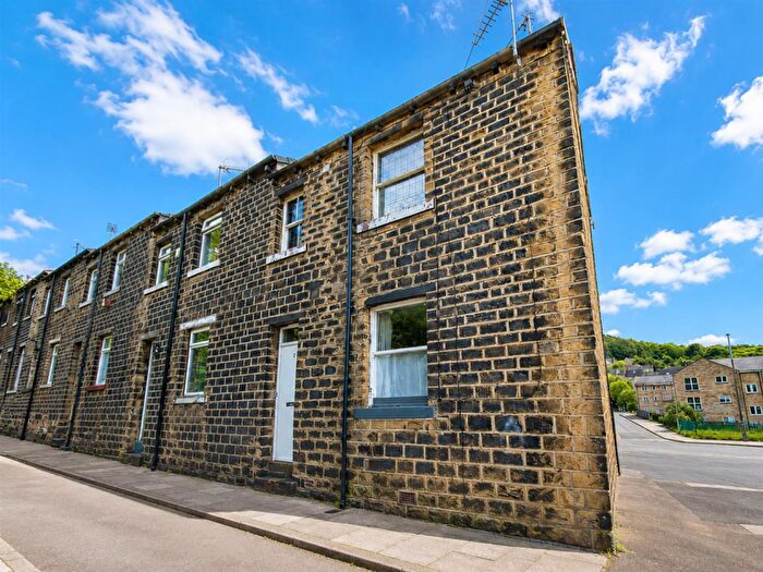 1 Bedroom End Of Terrace House For Sale In Chapel Lane, Moldgreen, Huddersfield, HD5