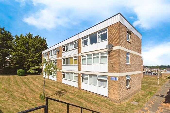 2 Bedroom Flat For Sale In Strangers Lane, Canterbury, CT1