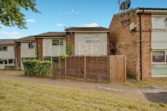 1 Bedroom Flat For Sale In Mascotts Close, London, NW2