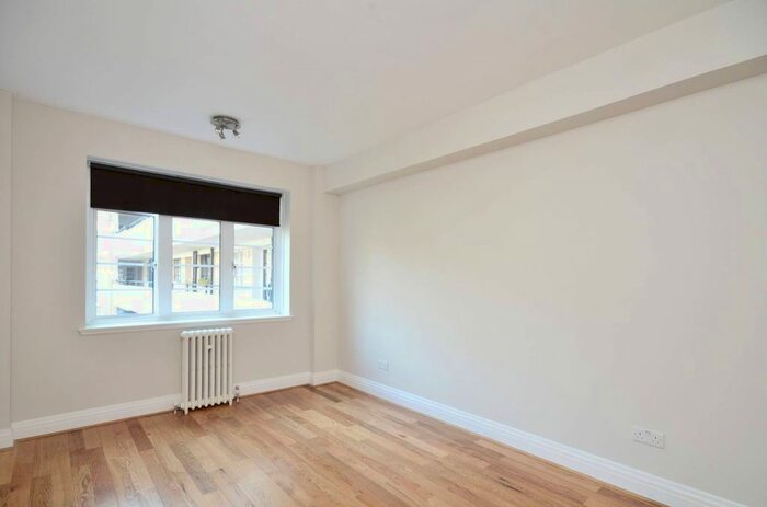 2 Bedroom Flat To Rent In Old Brompton Road, Earls Court, London, SW5