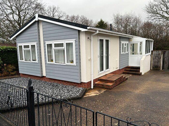 2 Bedroom Mobile/park Home For Sale In Claypits Lane, Dibden, SO45