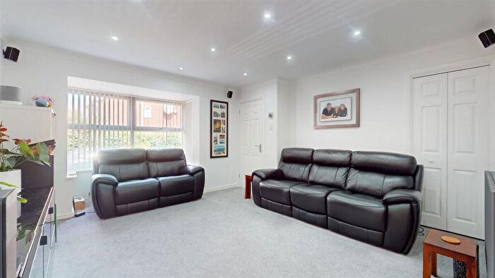 4 Bedroom Detached House For Sale In Nightingale Crescent, Bradville, Milton Keynes, MK13