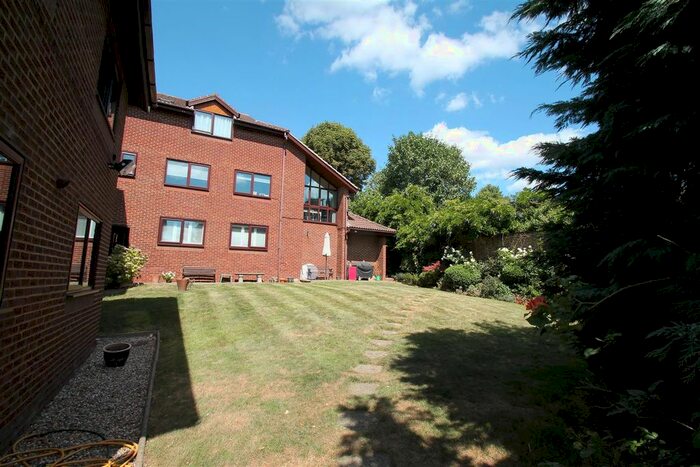 2 Bedroom Flat To Rent In Eversley Park Road, Winchmore Hill, London, N21