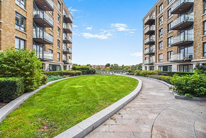 2 Bedroom Flat For Sale In Regatta Lane, Hammersmith, W6