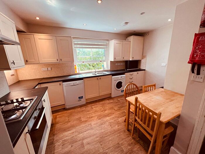 5 Bedroom Flat To Rent In Prince Of Wales Road, London, NW5