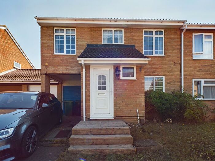 4 Bedroom Semi-Detached House To Rent In Long Beech, Singleton, Ashford, TN23