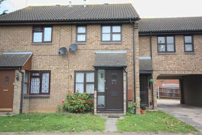 2 Bedroom Property To Rent In Mallards, Southend On Sea, SS3