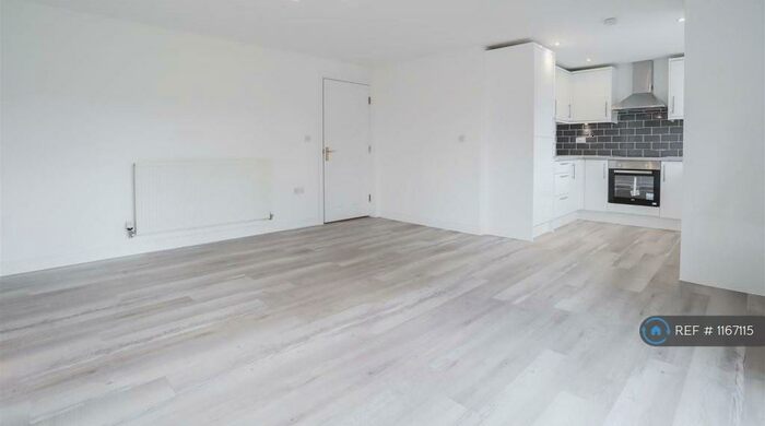 2 Bedroom Flat To Rent In Grasmere Drive, Bury, BL9