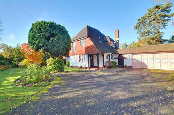 3 Bedroom Detached House To Rent In Ickenham Road, Ruislip, HA4