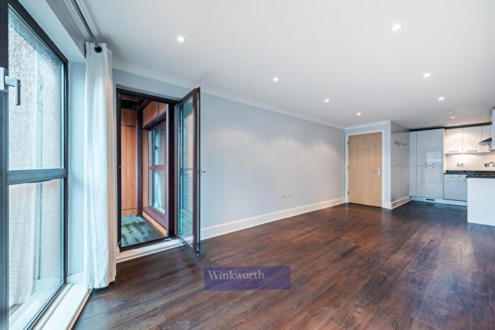 2 Bedroom Apartment To Rent In Kennington Park Road, London, Uk, SE11