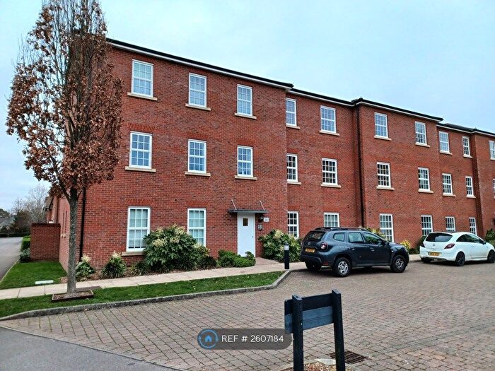 2 Bedroom Flat To Rent In North Square, Knowle, Fareham, PO17
