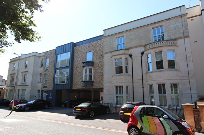 2 Bedroom Flat For Sale In Wellington Terrace, Clevedon, BS21