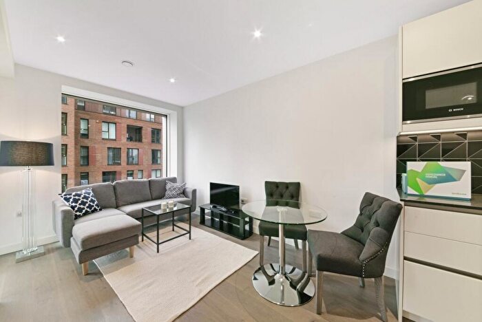 Flat To Rent In Hurlock Heights, Deacon Street, Elephant & Castle, London, SE17