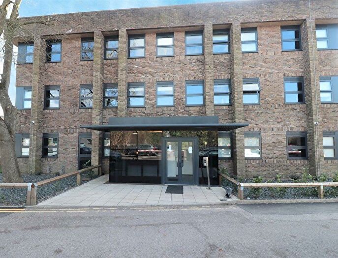 2 Bedroom Flat For Sale In Rockingham Road, Uxbridge, UB8