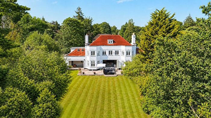 4 Bedroom Detached House For Sale In Lawrence Drive, Poole, BH13