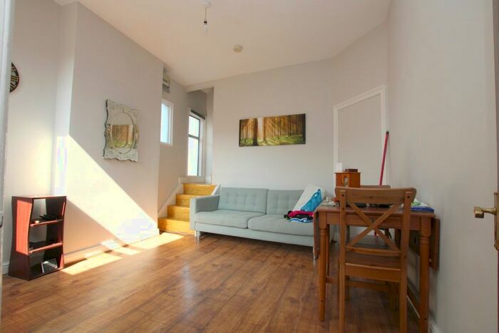 2 Bedroom Flat To Rent In Park Lodge, Olive Road, NW2