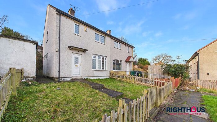 2 Bedroom Semi Detached House To Rent In Sandholme Drive, Bradford, BD10