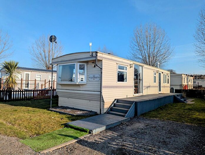 2 Bedroom Mobile/park Home For Sale In Main Road, St. Lawrence, Southminster, CM0