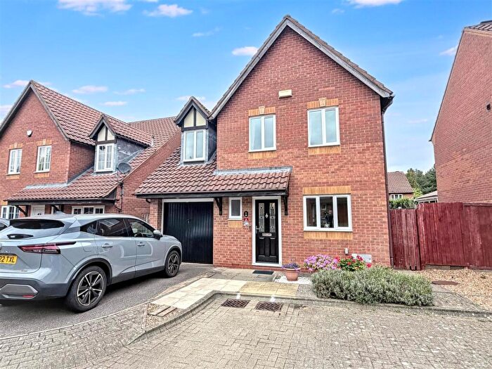 4 Bedroom House For Sale In Curtis Croft, Shenley Brook End, Milton Keynes, MK5