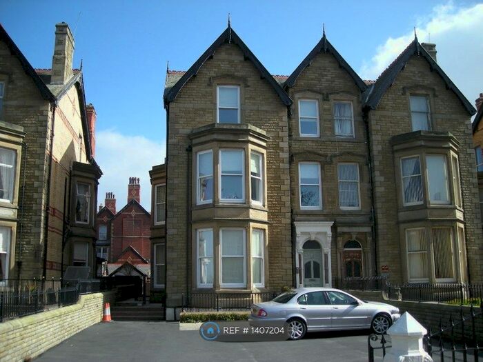 2 Bedroom Flat To Rent In Clifton Drive North, Lytham St. Annes, FY8