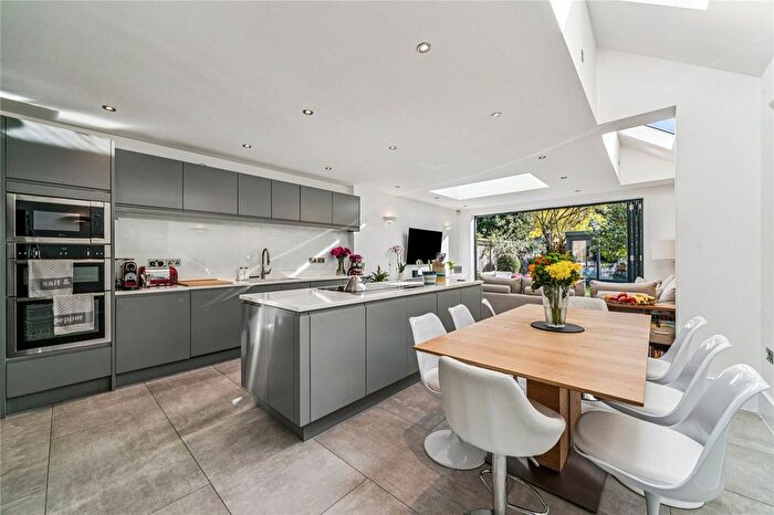 4 Bedroom Terraced House For Sale In Waynflete Street, SW18