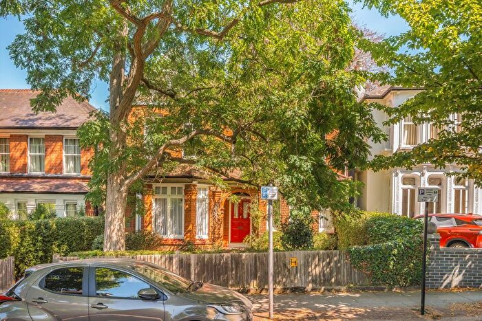 4 Bedroom Maisonette For Sale In Grove Park, Peckham, SE5