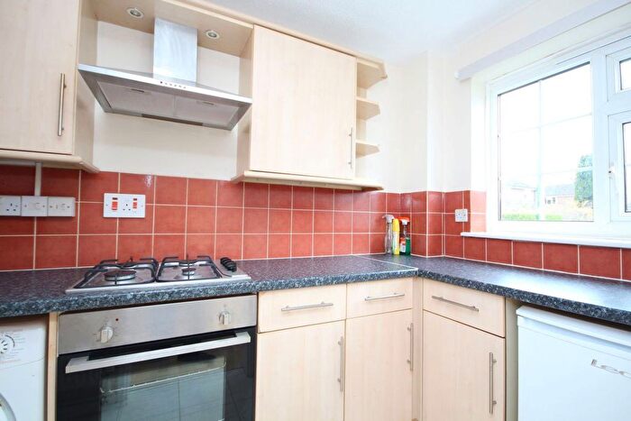 1 Bedroom Flat To Rent In Hazelhurst Crescent, Horsham, RH12