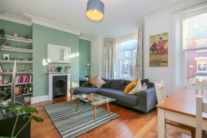 3 Bedroom Flat To Rent In Fairbridge Road, N19