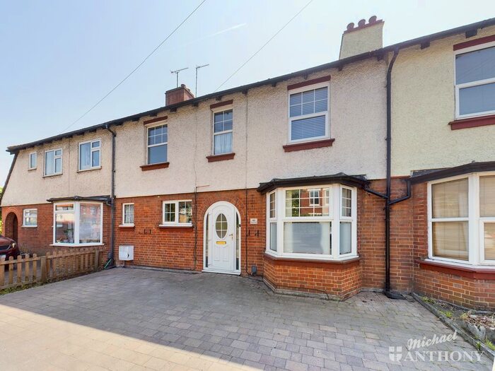 3 Bedroom Terraced House For Sale In Tring Road, Aylesbury, Buckinghamshire, HP20
