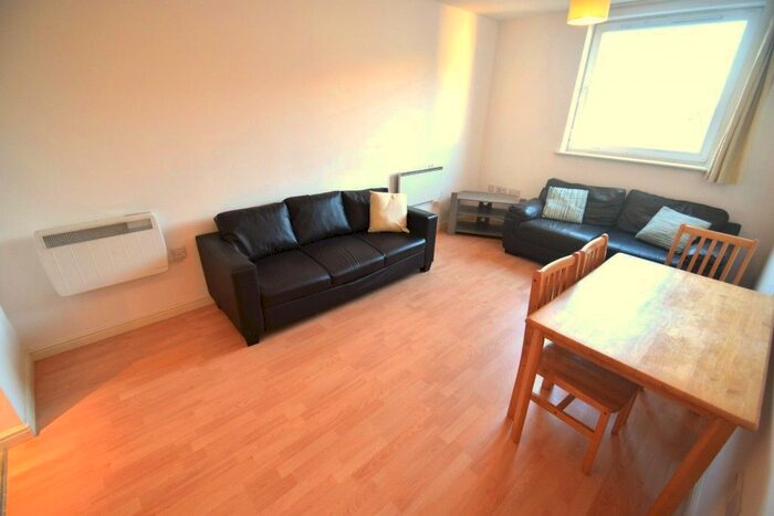 2 Bedroom Flat To Rent In Hamlyn House, High St, Feltham, TW13