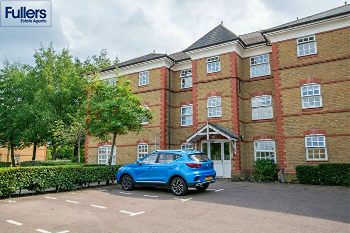2 Bedroom Flat For Sale In Fleming Drive, Southgate, N21
