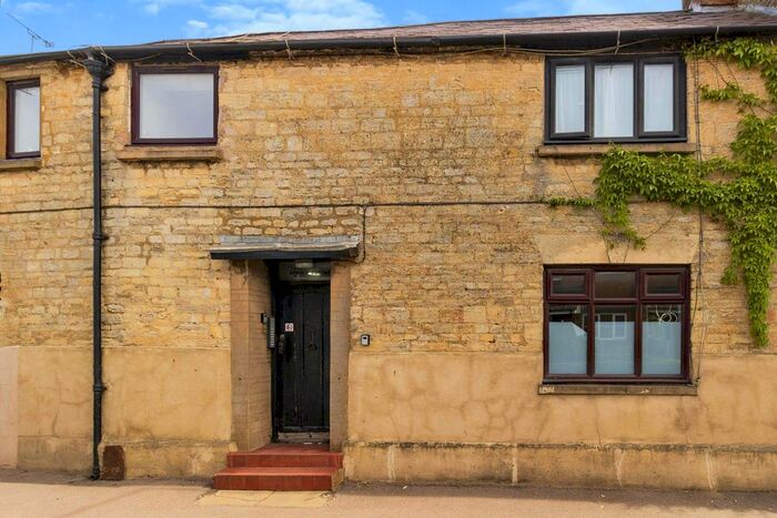 1 Bedroom Flat To Rent In London Road, Old Stratford, MK19