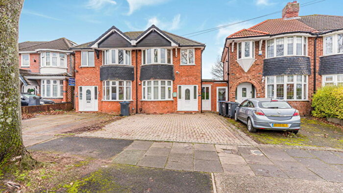 3 Bedroom Semi-Detached House For Sale In Duncroft Road, Birmingham, B26