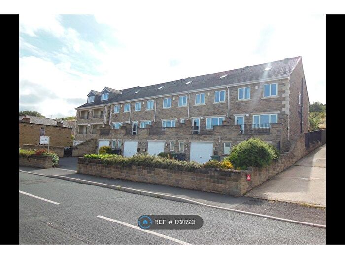 3 Bedroom Terraced House To Rent In Commonside, Batley, WF17