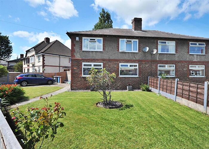 3 Bedroom Semi-Detached House For Sale In Nelson Drive, Cadishead, M44