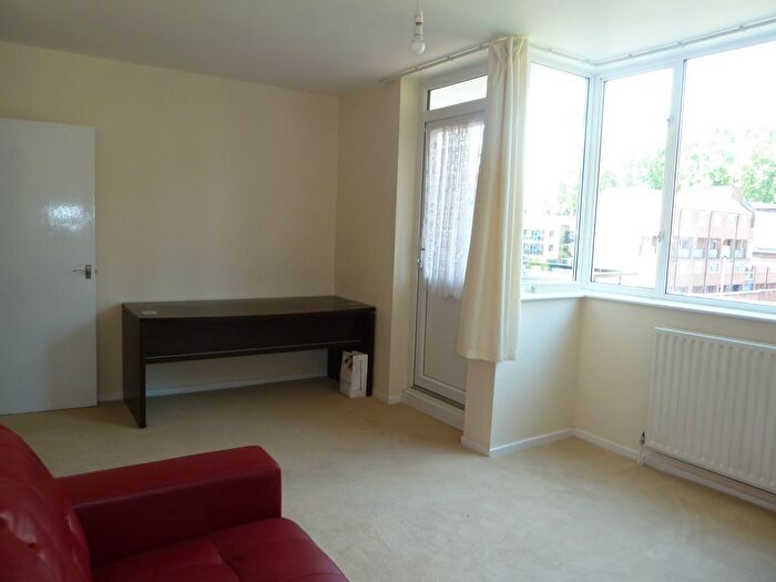3 Bedroom Maisonette To Rent In Crondall Street, Hoxton, N1