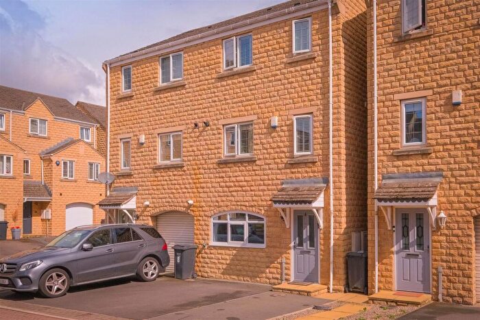 4 Bedroom Town House For Sale In Sage Grove, Brighouse, HD6