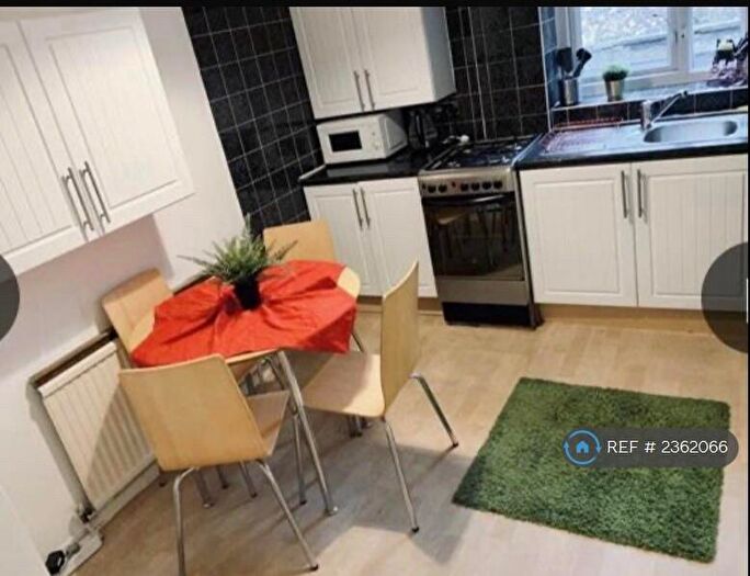 3 Bedroom Maisonette To Rent In Anchor House, London, EC1V