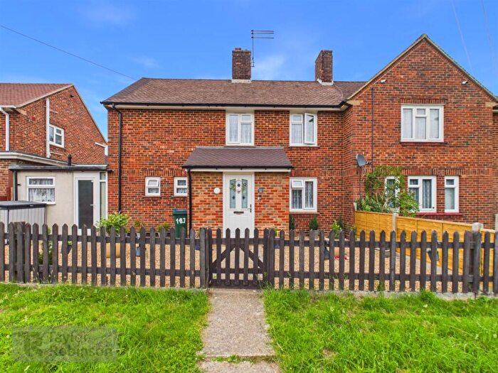 3 Bedroom Semi-Detached House For Sale In West Green, Crawley, RH11