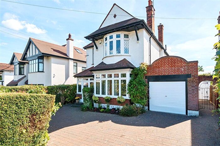 4 Bedroom Detached House For Sale In Elm Grove, Orpington, BR6