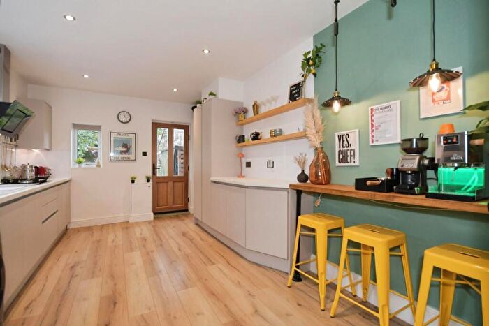 3 Bedroom Semi-Detached House For Sale In Ashgate Road, Ashgate, Chesterfield, S40 - Photo 6