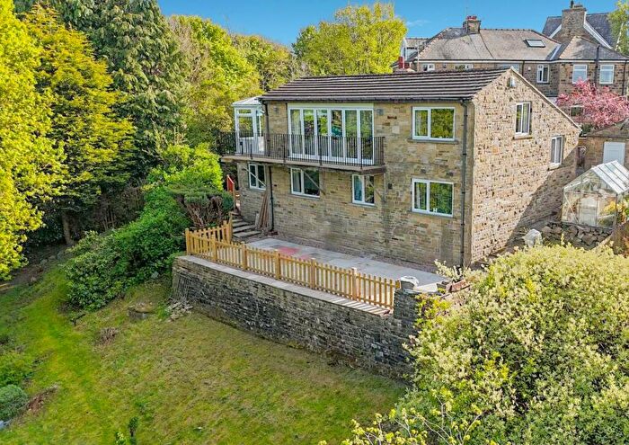 4 Bedroom Detached House For Sale In Tweedy Street, Wilsden, Bradford, BD15