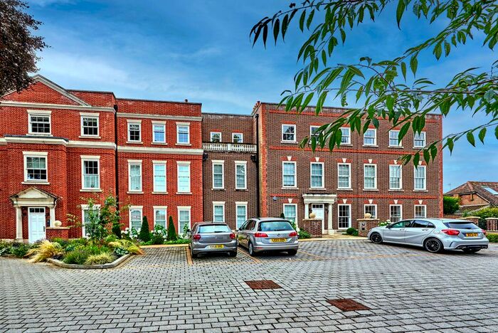 3 Bedroom Flat To Rent In Townsend Lane, Harpenden, Hertfordshire, AL5