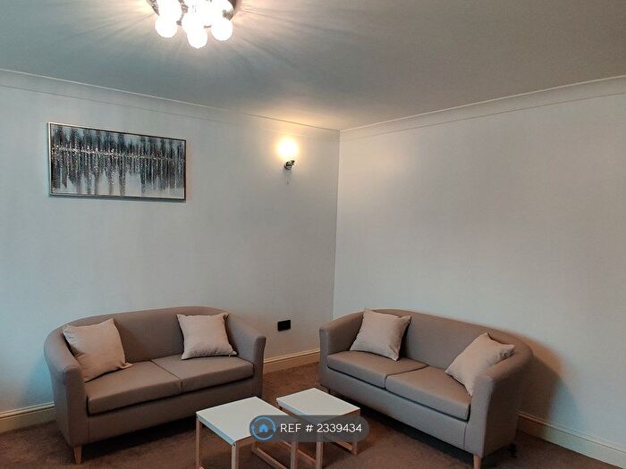 2 Bedroom Flat To Rent In Evergreen Way, Hayes, UB3