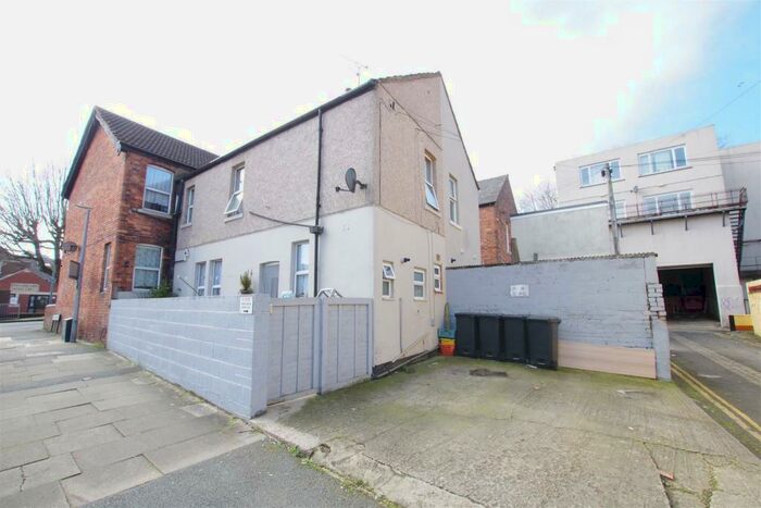 4 Bedroom Terraced House For Sale In Groundwell Road, Town Centre, Swindon, SN1