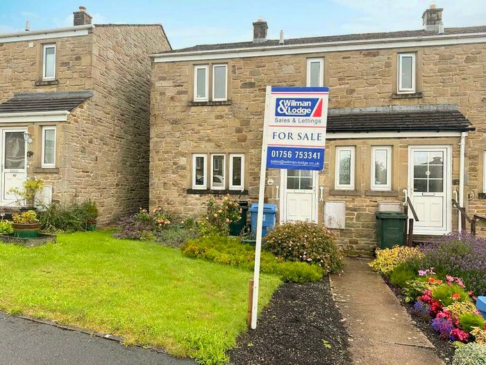 3 Bedroom Semi-Detached House For Sale In Badger Gate, Threshfield, BD23