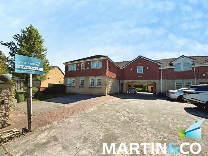 2 Bedroom Flat For Sale In Bradford Road, Tingley, Wakefield, WF3