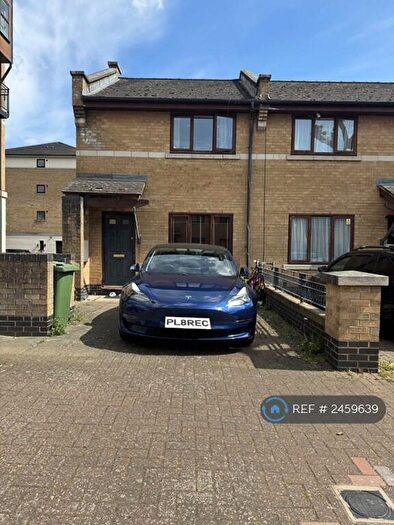 3 Bedroom End Of Terrace House To Rent In Beaulieu Avenue, London, E16