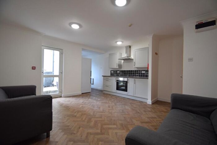 1 Bedroom Flat To Rent In Clifton Street, Adamsdown, CF24